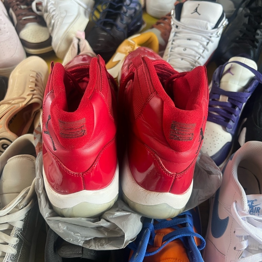 Jordan Athletic Shoes Red and White Nike Air Jordan Retro 11 patent leather - Picture 5 of 6